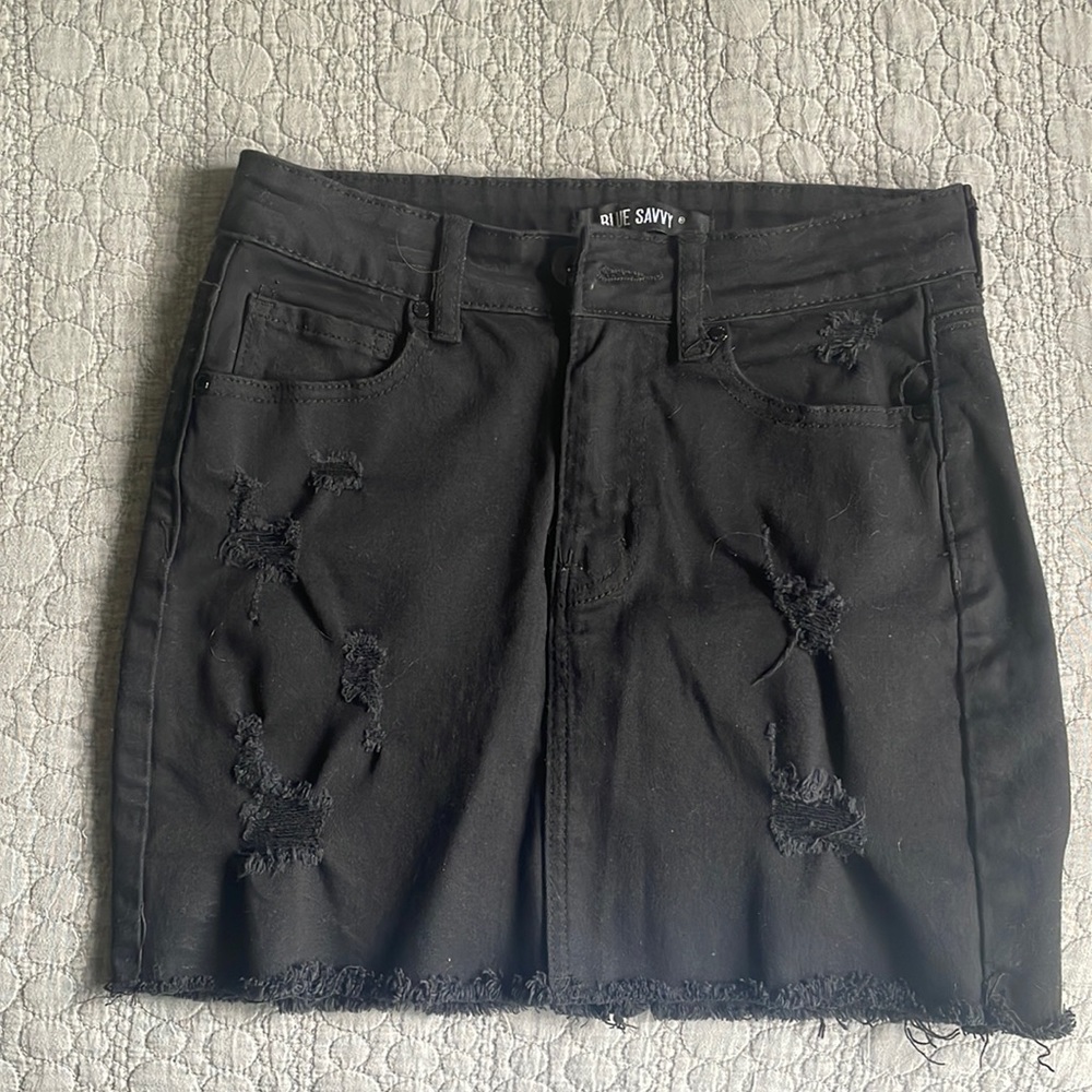 Blue Savvy black distressed denim skirt w/ zipper.